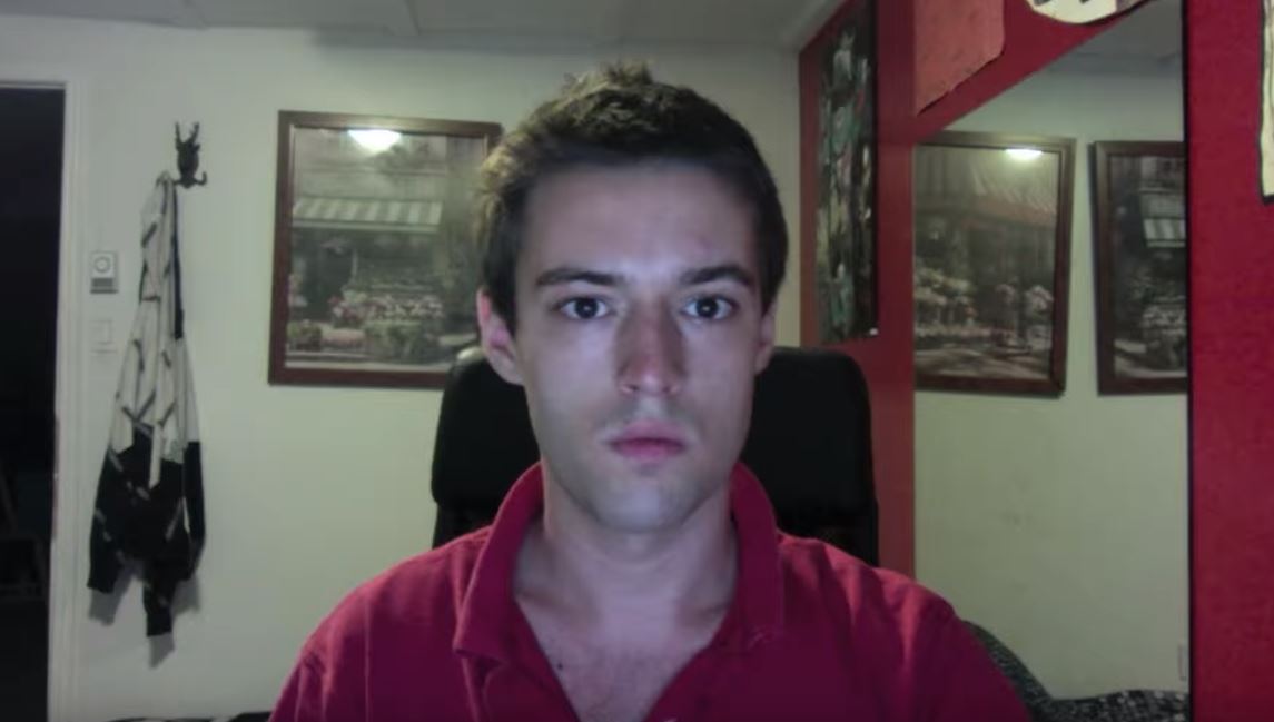 他從12歲「天天自拍一張臭臉照」　9年後「最後一張終於笑了」感動千萬網友：愛的力量❤