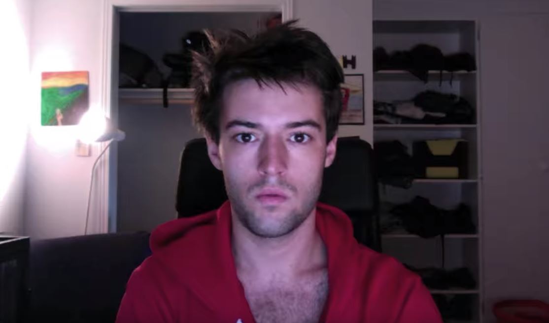 他從12歲「天天自拍一張臭臉照」　9年後「最後一張終於笑了」感動千萬網友：愛的力量❤