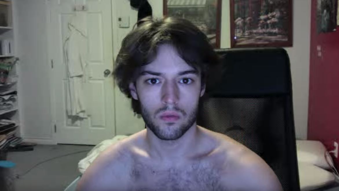 他從12歲「天天自拍一張臭臉照」　9年後「最後一張終於笑了」感動千萬網友：愛的力量❤