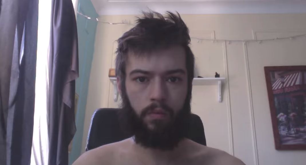 他從12歲「天天自拍一張臭臉照」　9年後「最後一張終於笑了」感動千萬網友：愛的力量❤