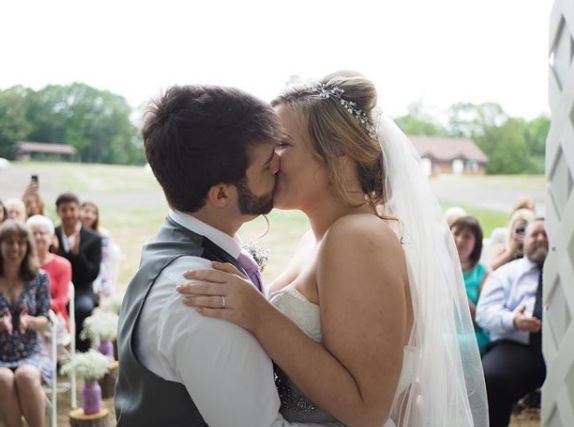 他從12歲「天天自拍一張臭臉照」　9年後「最後一張終於笑了」感動千萬網友：愛的力量❤