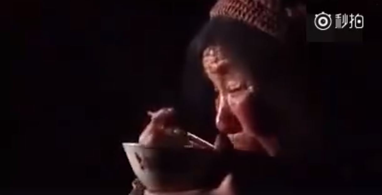 當孩子不再回家時，老母親「一個人的年夜飯」讓萬人看了心碎一地！