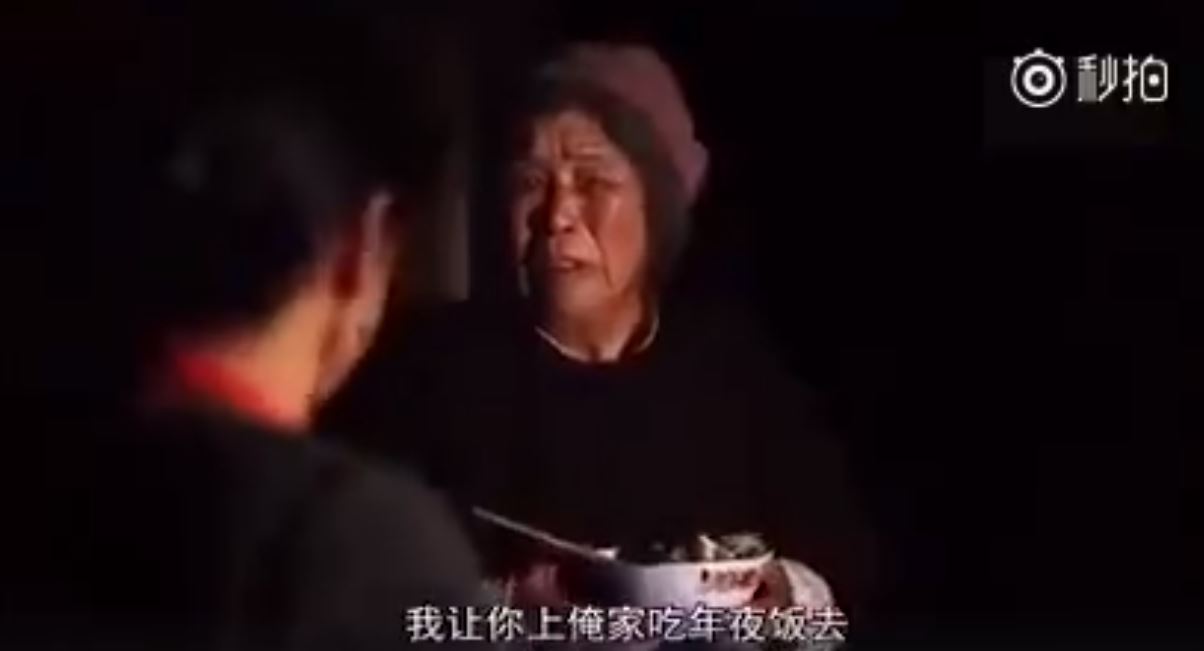 當孩子不再回家時，老母親「一個人的年夜飯」讓萬人看了心碎一地！