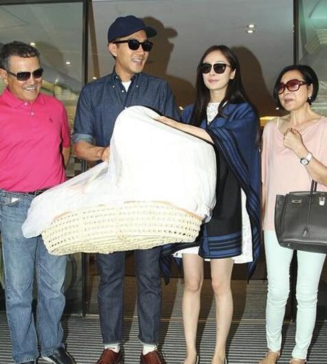 女明星產子出院：賈靜雯最真實，孫儷最保暖，她完全做自己！