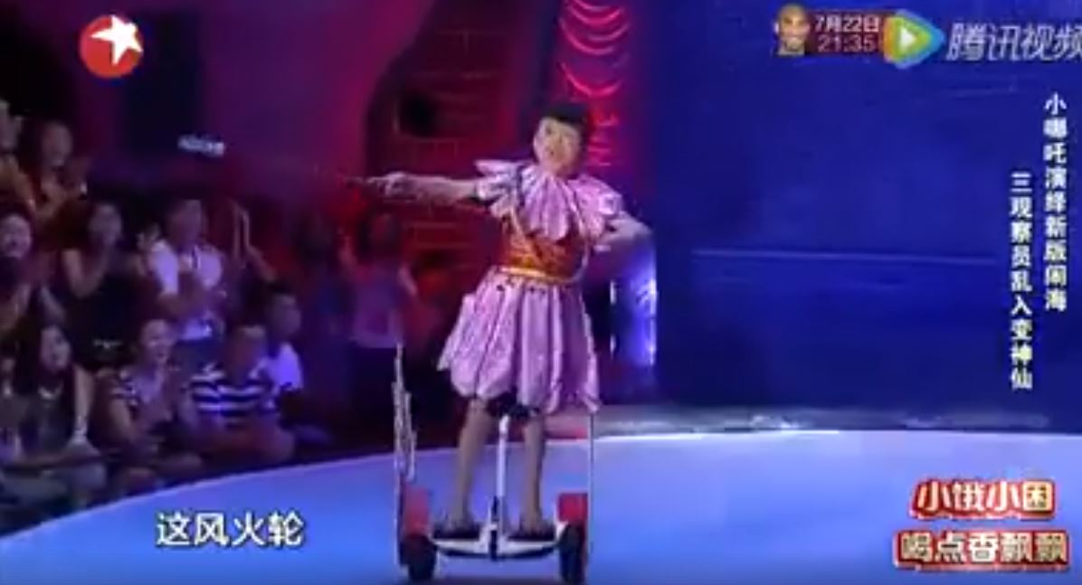 他搞笑詮釋「哪吒鬧海」精湛到連評審都驚艷！但一被問到年紀…所有人為之震撼！