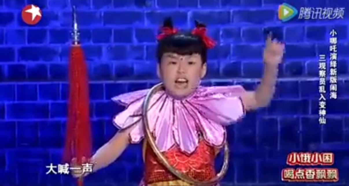 他搞笑詮釋「哪吒鬧海」精湛到連評審都驚艷！但一被問到年紀…所有人為之震撼！