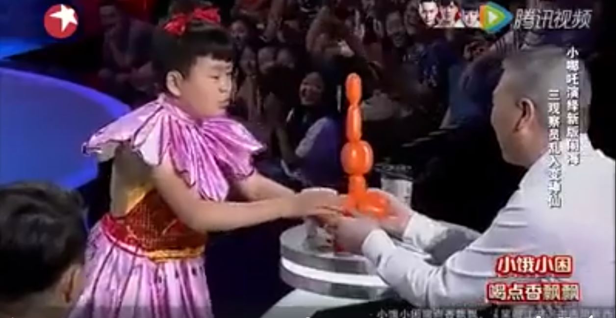 他搞笑詮釋「哪吒鬧海」精湛到連評審都驚艷！但一被問到年紀…所有人為之震撼！