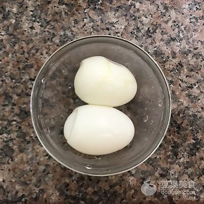 手腳冰冷不用怕！溫潤清甜「黑豆養生茶」完全沒中藥味　「當點心吃兼補血」步驟超簡單