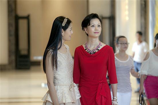 初次見親家「父親打包剩菜」被女方全家人看低，結賬時經理「一句話」卻讓親家母臉僵了！