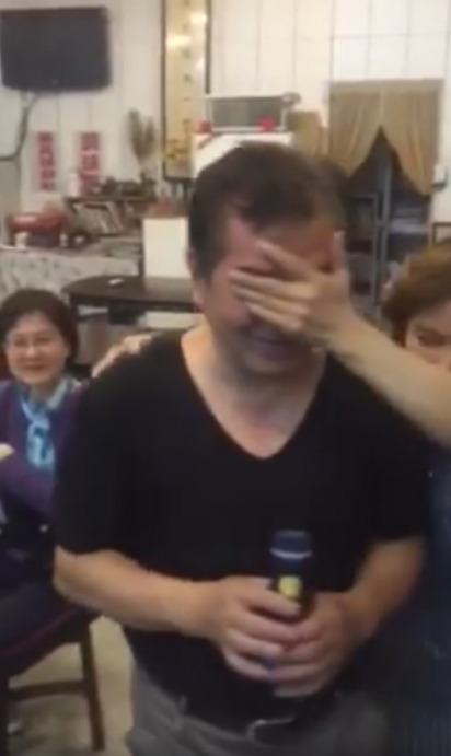 老爸為養家放棄「最愛的哈雷機車」，當兒子湊錢替他圓夢「爸爸反應」讓人忍不住哭了...