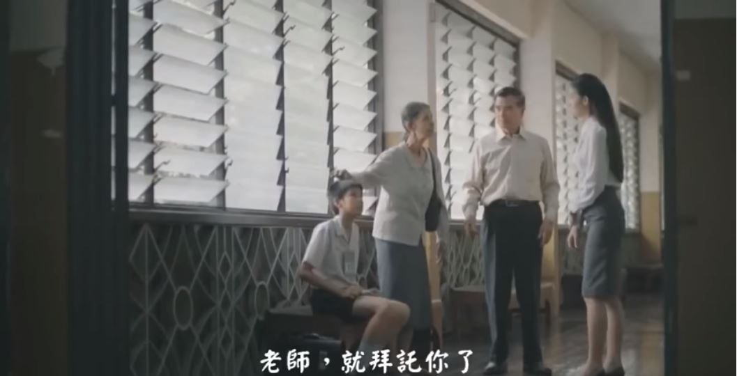 他因為「父母離婚又是自閉兒」被同學嘲笑，沒想到女老師的舉動，讓他最後成為…感動萬人！