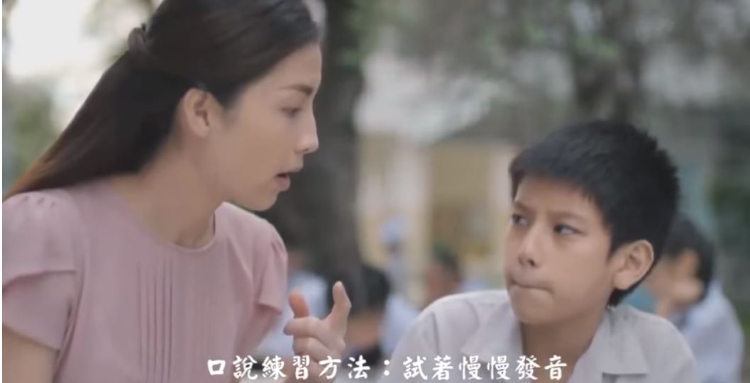 他因為「父母離婚又是自閉兒」被同學嘲笑，沒想到女老師的舉動，讓他最後成為…感動萬人！