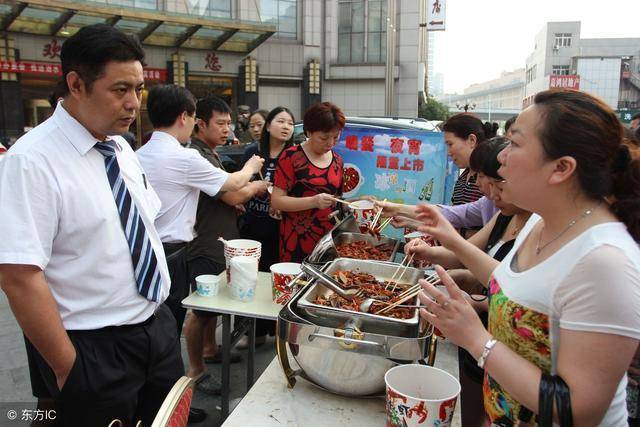 臨近婚期「男方家卻突然破產」，男友問我「還嫁嗎？」我毫不猶豫的「答覆」讓他哭了...