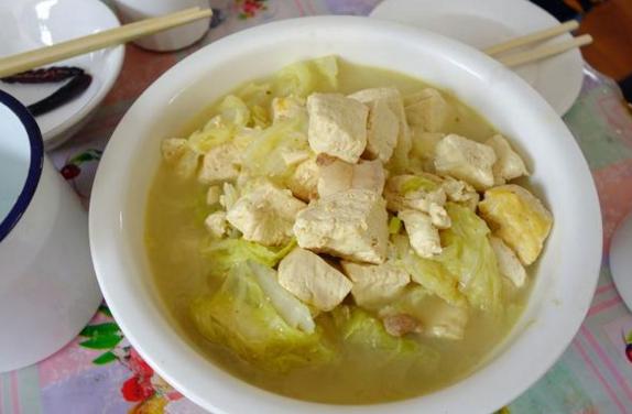 妹妹生女兒坐月子，她婆婆每天竟只炒「一盤白菜」，我憤而「一個決定」她公婆不敢說話！