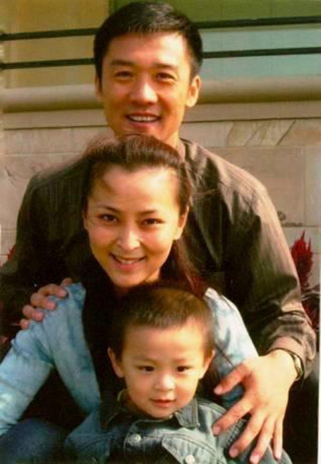 還記得瓊瑤劇《青青河邊草》的她嗎？為愛隱退「丈夫卻移情別戀」離婚收場，單親養大兒子如今...