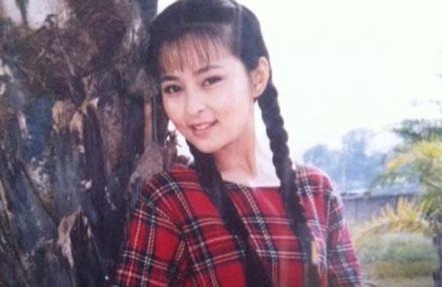 還記得瓊瑤劇《青青河邊草》的她嗎？為愛隱退「丈夫卻移情別戀」離婚收場，單親養大兒子如今...