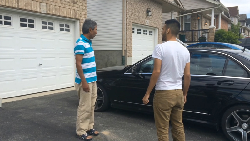 兒子存錢送爸爸「夢寐以求的賓士車」報答養育之恩　爸爸才剛坐進去就「立刻默默走出來....」