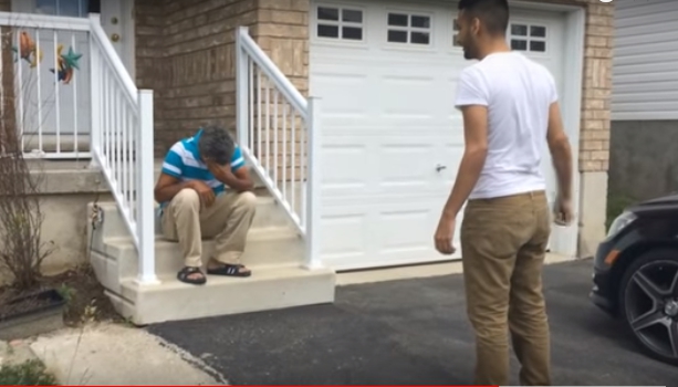 兒子存錢送爸爸「夢寐以求的賓士車」報答養育之恩　爸爸才剛坐進去就「立刻默默走出來....」