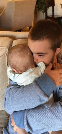 唐氏兒弟弟怕遺傳「被禁止生小孩」　第一次抱哥哥的小孩「整整5分鐘不敢動」惹哭10萬人