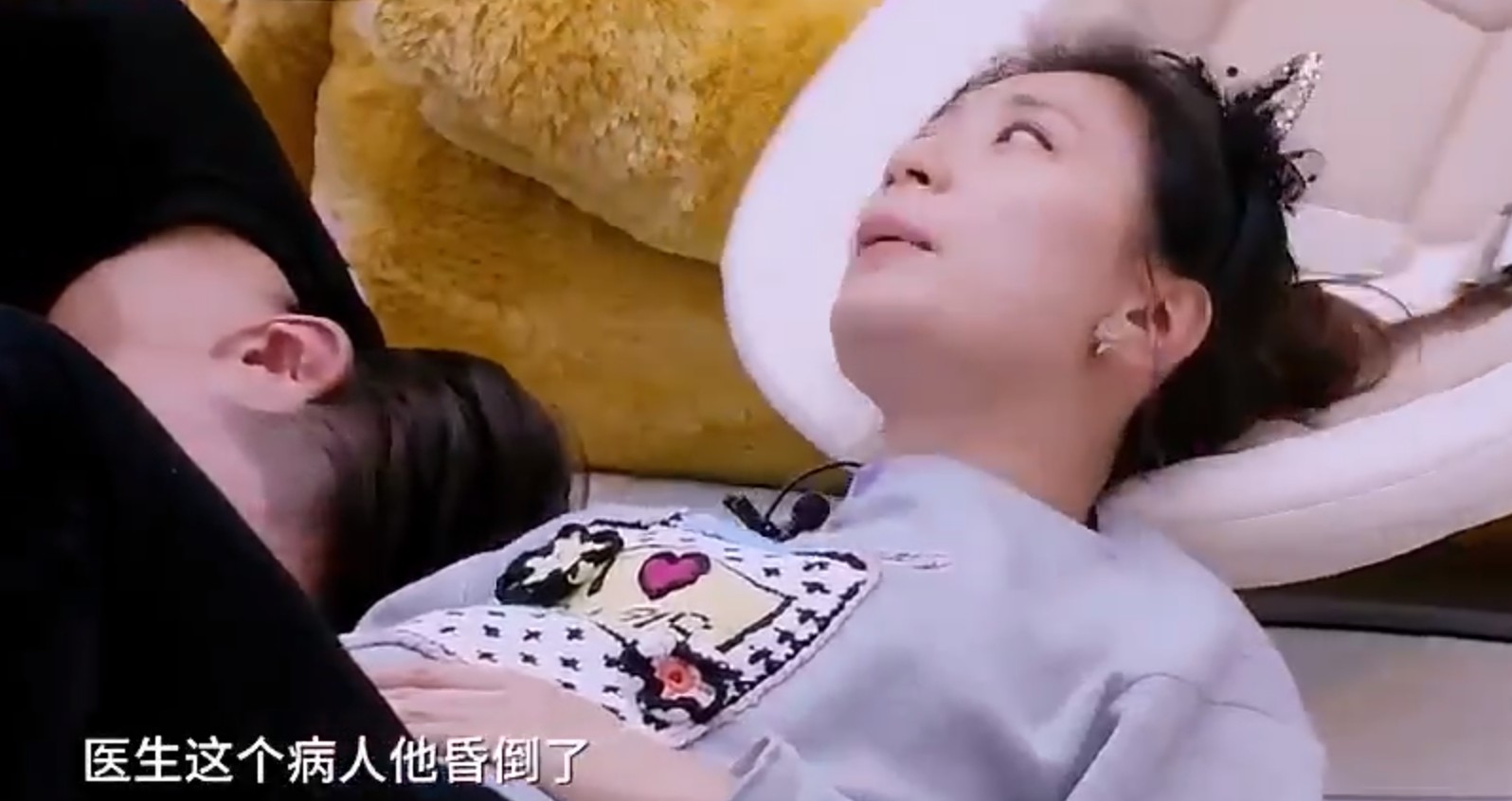 咘咘鬧脾氣「嗆修杰楷演戲很爛」浮誇式翻滾！下一秒她變臉「對媽媽奶音撒嬌」最後暖哭網友們！