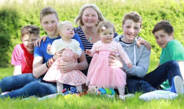 她短短2年「生下兩對雙胞胎兒子」！第3胎產檢醫生宣布「500000分之1超罕見機率」轟動全球