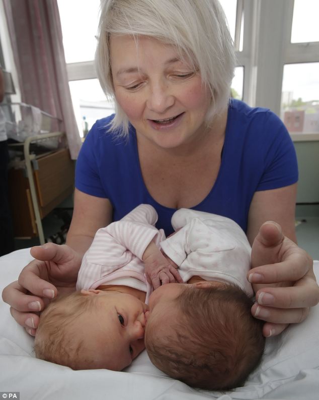 她短短2年「生下兩對雙胞胎兒子」！第3胎產檢醫生宣布「500000分之1超罕見機率」轟動全球