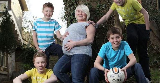 她短短2年「生下兩對雙胞胎兒子」！第3胎產檢醫生宣布「500000分之1超罕見機率」轟動全球