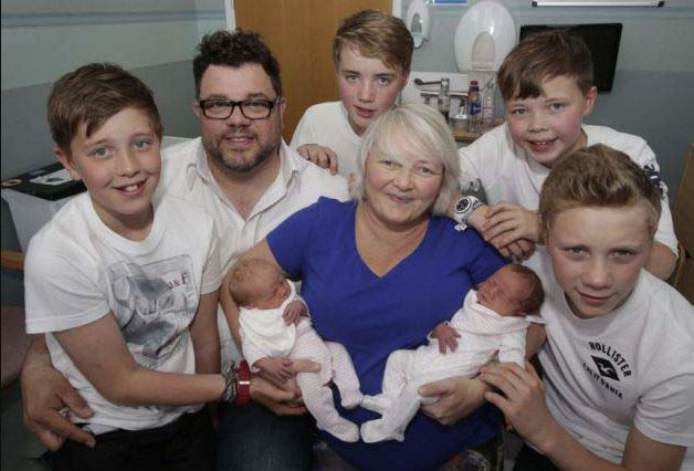 她短短2年「生下兩對雙胞胎兒子」！第3胎產檢醫生宣布「500000分之1超罕見機率」轟動全球