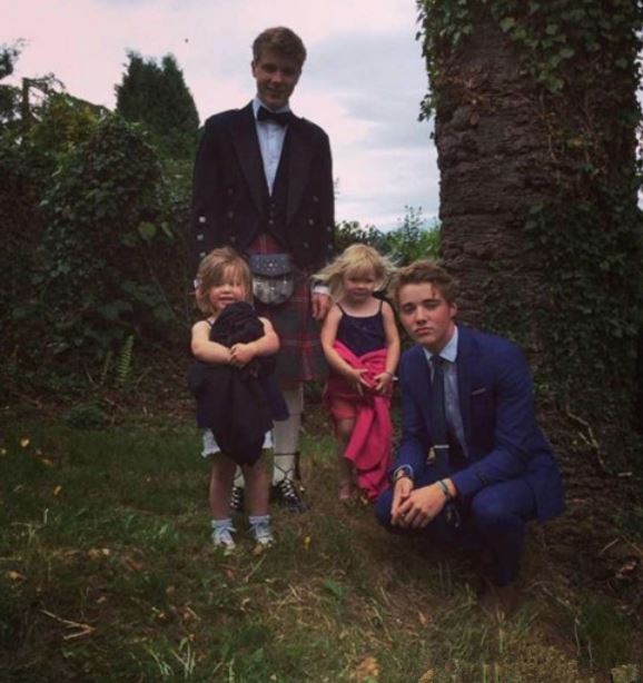 她短短2年「生下兩對雙胞胎兒子」！第3胎產檢醫生宣布「500000分之1超罕見機率」轟動全球