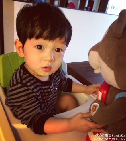 隋棠兒子超愛黏爸爸，老爸Tony的「這段話」竟引發網友反省「如何當父母」！