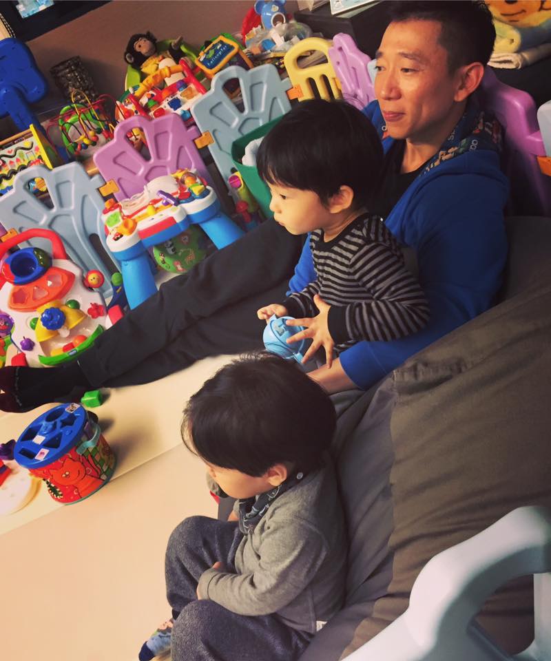 隋棠兒子超愛黏爸爸，老爸Tony的「這段話」竟引發網友反省「如何當父母」！