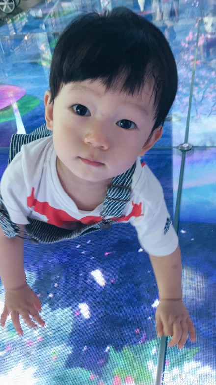 隋棠兒子超愛黏爸爸，老爸Tony的「這段話」竟引發網友反省「如何當父母」！