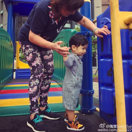 隋棠兒子超愛黏爸爸，老爸Tony的「這段話」竟引發網友反省「如何當父母」！