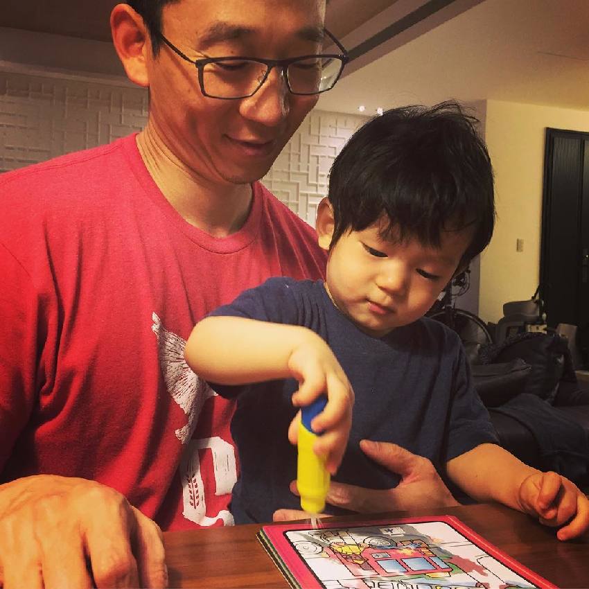 隋棠兒子超愛黏爸爸，老爸Tony的「這段話」竟引發網友反省「如何當父母」！