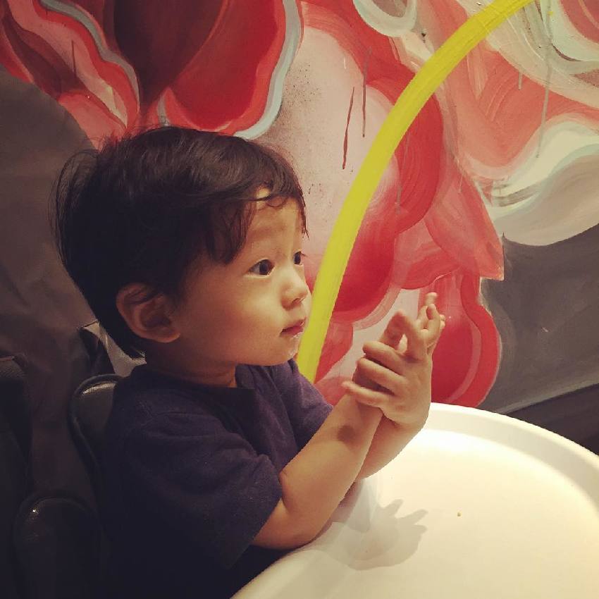 隋棠兒子超愛黏爸爸，老爸Tony的「這段話」竟引發網友反省「如何當父母」！