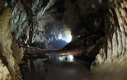 希臘「無底洞」每次吞掉3萬頓海水卻不知去向？科學家親身探測後，發現...