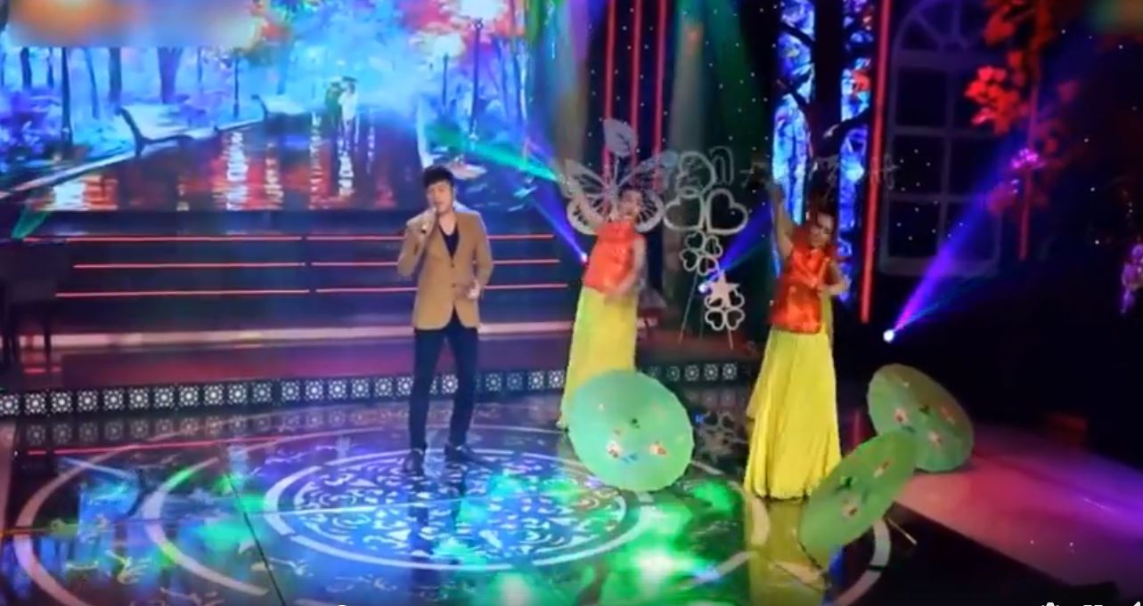 他一人飾兩角演唱《無言的结局》，當到了副歌「男女聲轉換自如」徹底征服百萬人耳朵！