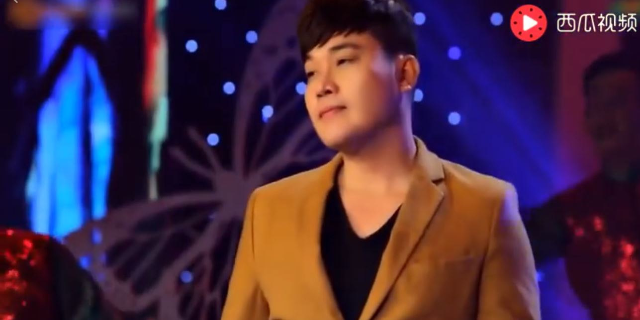 他一人飾兩角演唱《無言的结局》，當到了副歌「男女聲轉換自如」徹底征服百萬人耳朵！