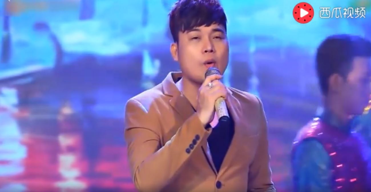 他一人飾兩角演唱《無言的结局》，當到了副歌「男女聲轉換自如」徹底征服百萬人耳朵！