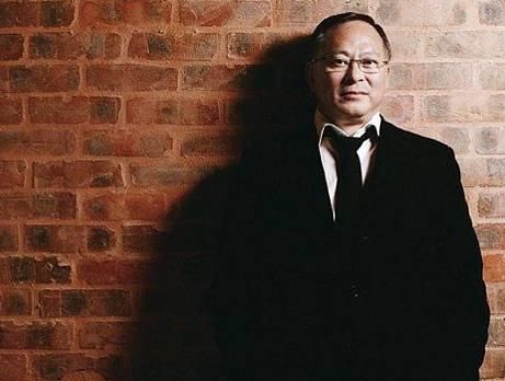 他曾「替周星馳舔鞋」跑龍套演配角20年！卻靠一部電影「得7個影帝」周潤發都嫉妒