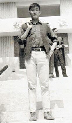 認得出是誰嗎?政壇大咖「29歲盛世美顏曝光」 網戀愛:「好像日劇女主角」