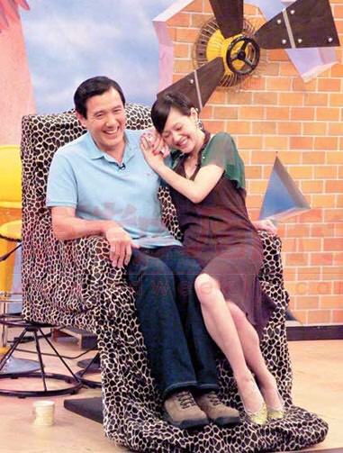 認得出是誰嗎?政壇大咖「29歲盛世美顏曝光」 網戀愛:「好像日劇女主角」