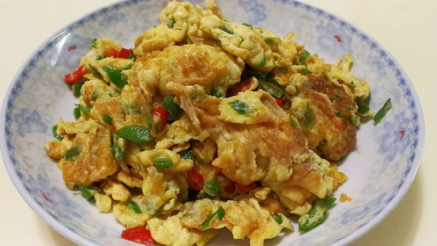 退休飯店大廚教你一個雞蛋新吃法，上桌一分鐘不到就被吃完