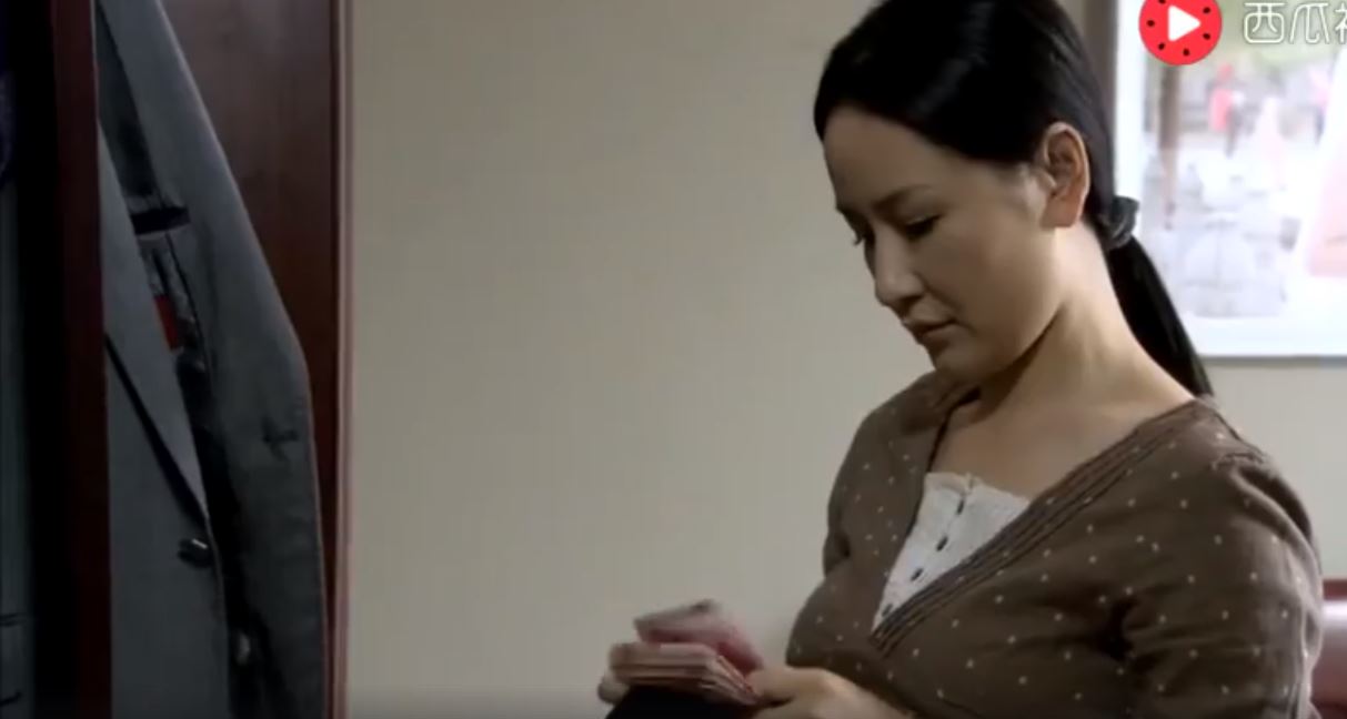 媳婦辛苦管錢卻「被公公罵敗家」！她霸氣「神回覆」讓公公瞬間啞口無言惱怒