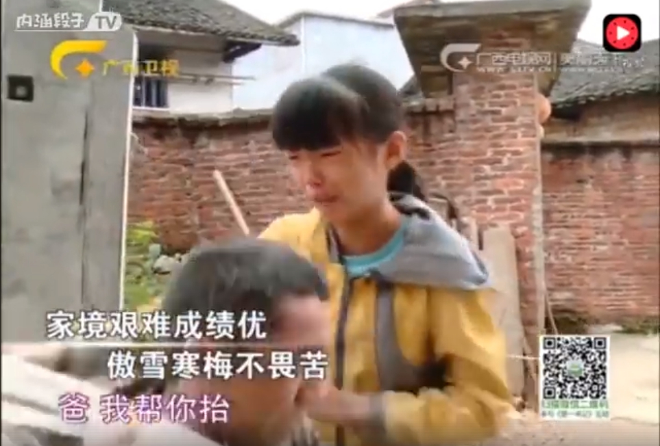 騙女兒是做木工！老父為賺錢「扛水泥做3倍粗工」　孝女返家下跪哭求「最後替爸爸做的事」網友全落淚