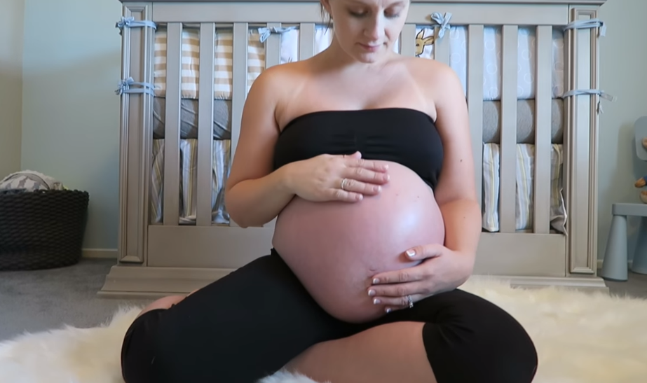 她懷孕9個月「用凡士林塗滿肚子」用紗布包裹　拆開後「讓其他媽媽超羨慕」：當初怎麼沒想到！