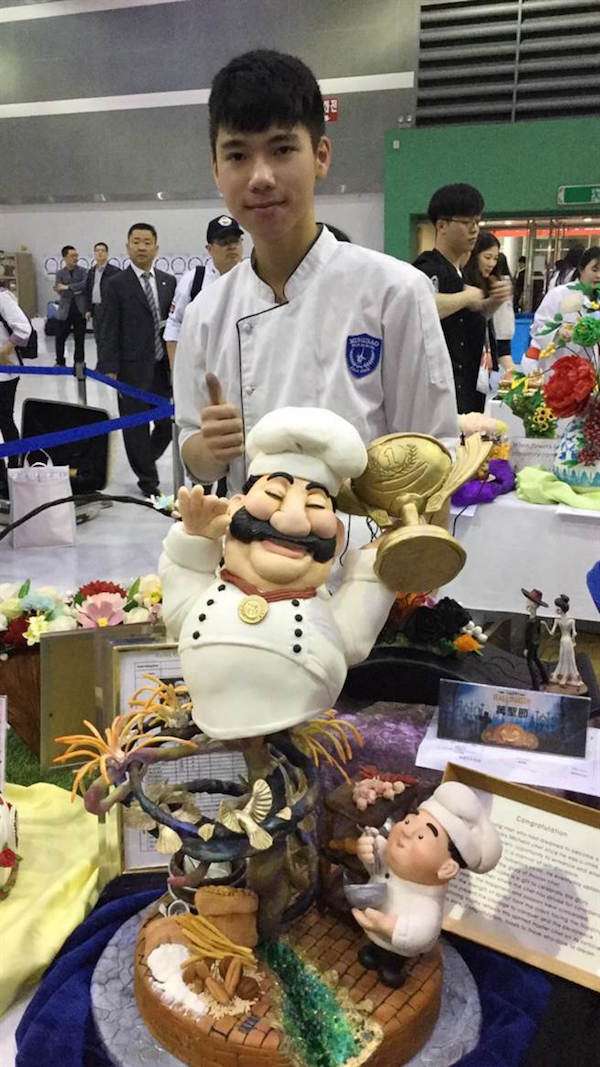 愛上翻糖蛋糕！閱讀障礙少年「每天只睡3小時」苦練成翻糖國手　作品融入台灣味「勇奪國際大賽金牌」