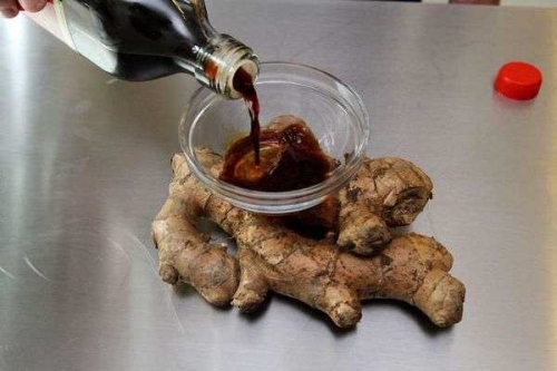 名廚教你燜煮「豬腳醋」的秘訣！和黑醋一起熬煮夠入味去油膩 「軟糯好吃」還可以降脂，不怕肥肉了