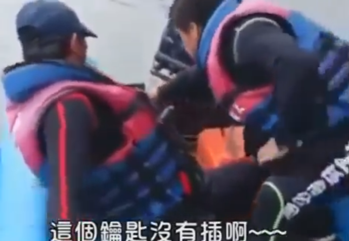 原住民式幽默！兩光救生員「報告引擎花不動」發現鑰匙根本沒插　教練7PUPU「換資深的來更扯」笑翻網友
