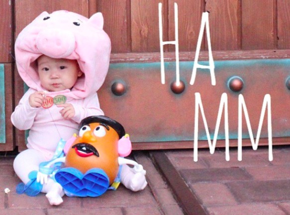 日本媽媽「把小孩扮成可愛毛怪」出門秒變焦點! 在迪士尼遇本尊「太興奮跌倒」下秒互動可愛到爆❤️